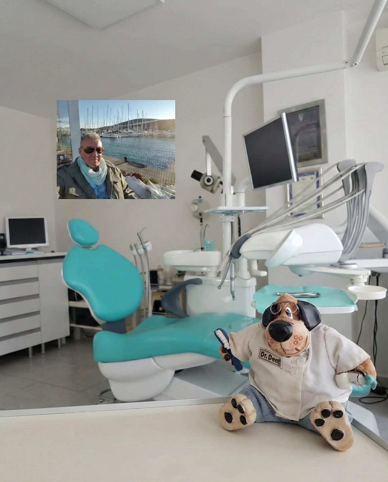 Çeşme diş kliniği modern tedavi odası - Turkuaz diş ünitesi